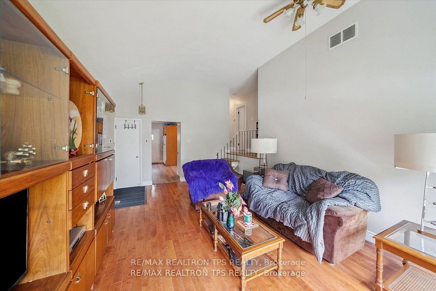 43 Gondola Crescent