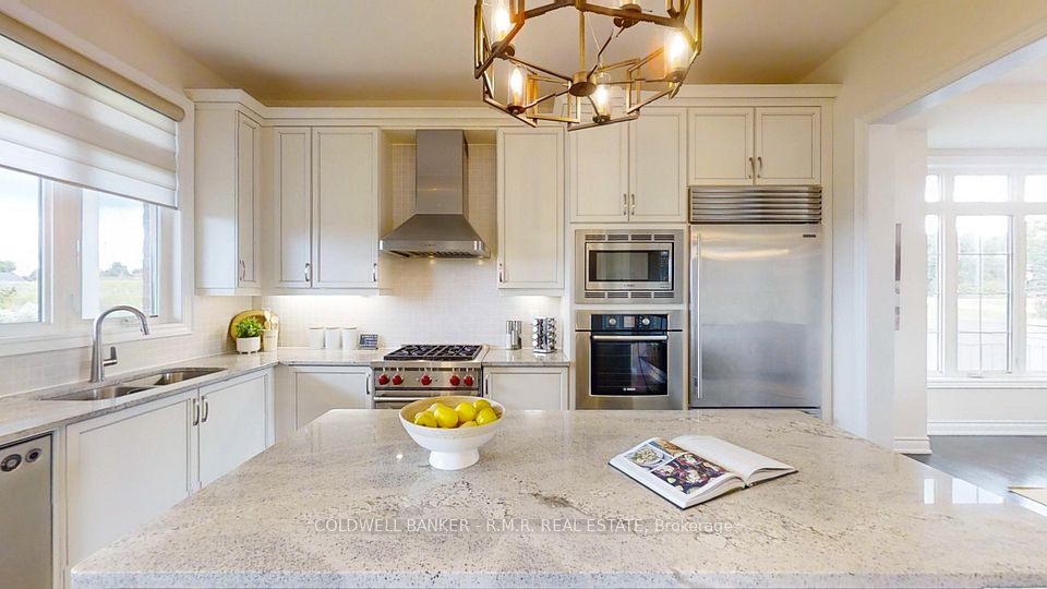 Large Gourmet Kitchen W/Stainless Steel Appliances