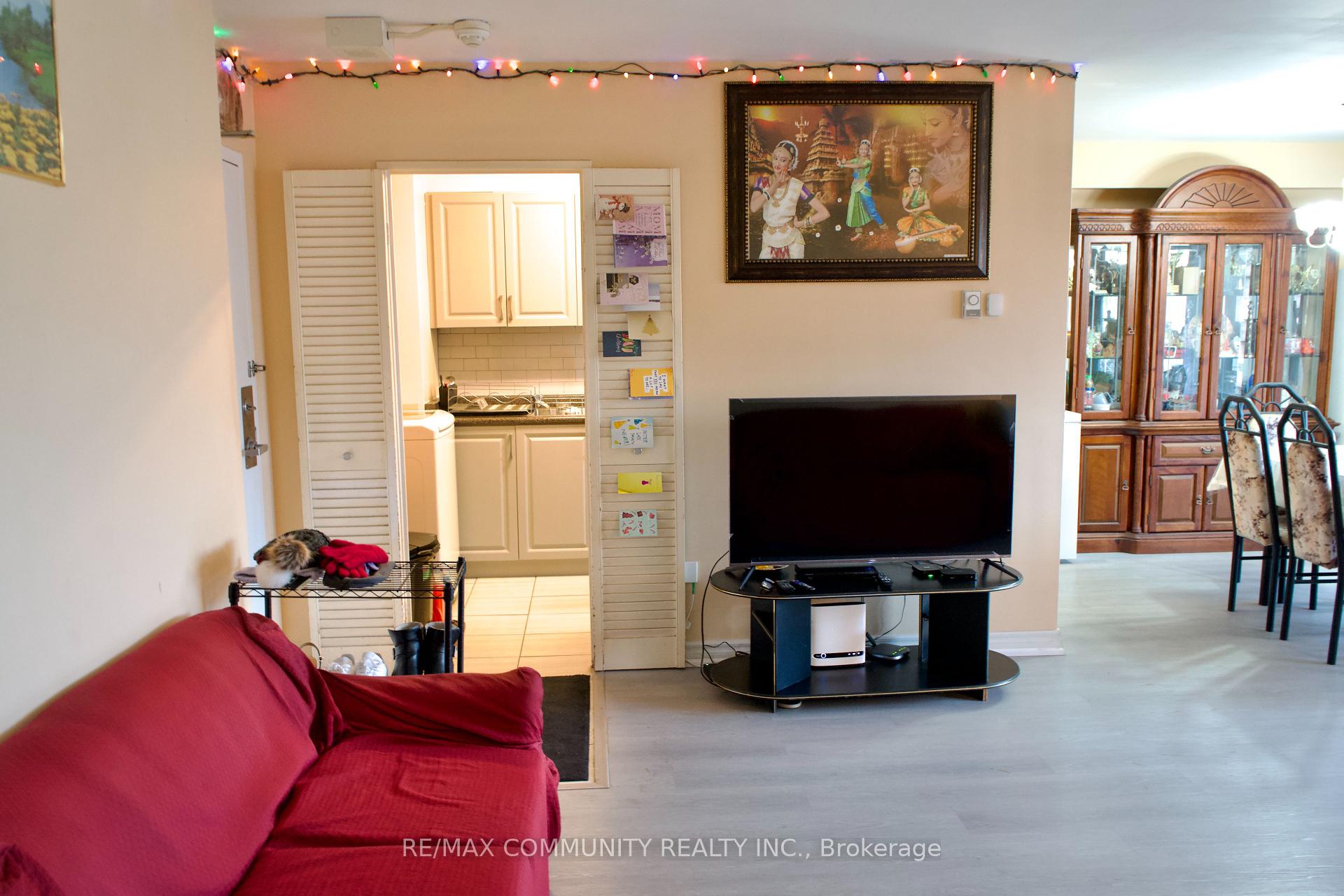 3 Bedrooms Condo at 5 Massey, Toronto For sale