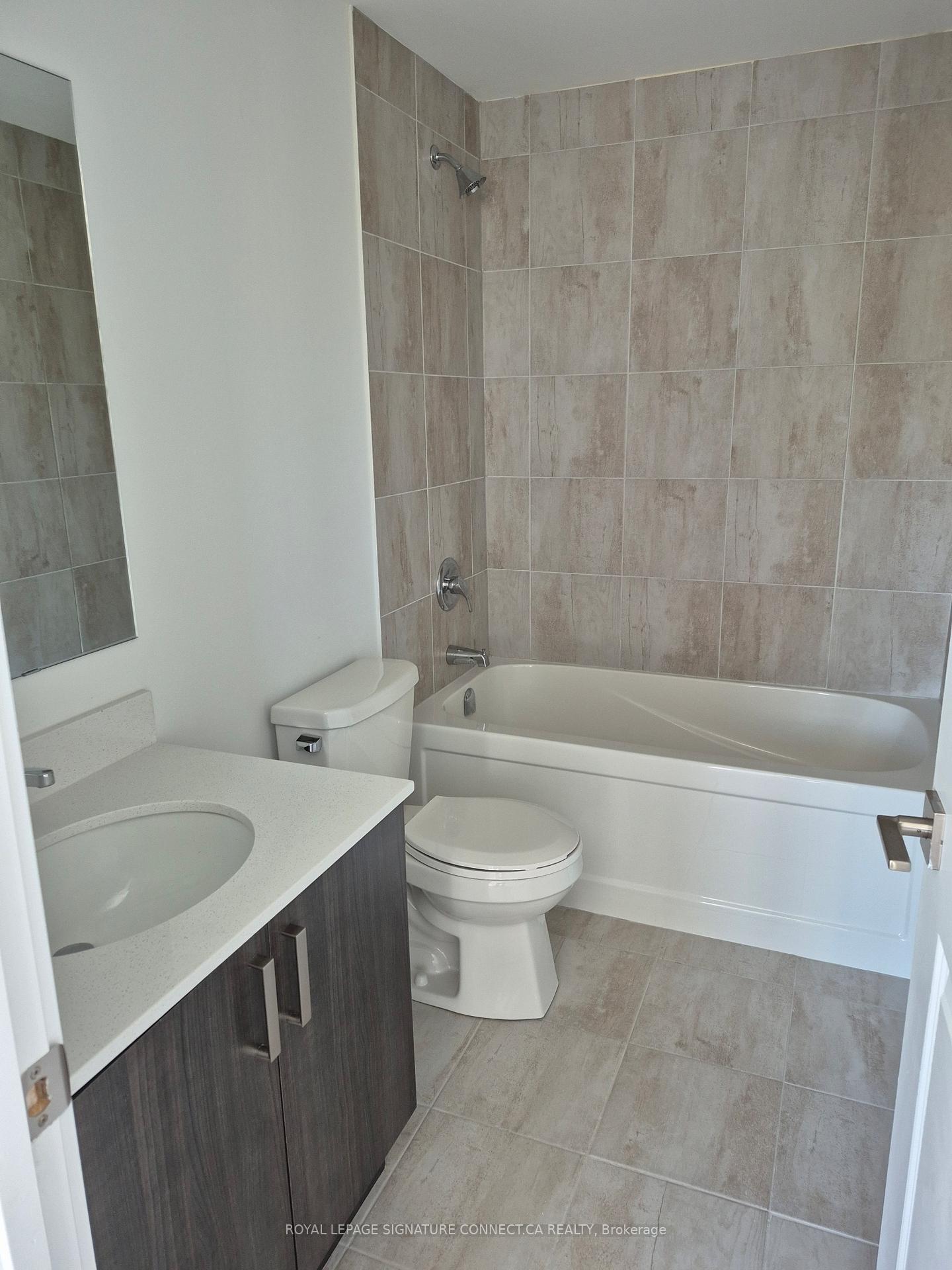 2 Bedrooms Condo at 4045 Hickory, Mississauga For sale