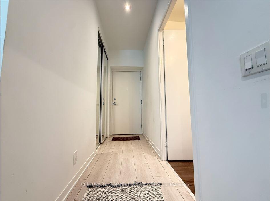 2 Bedrooms Condo at 950 Portage, Vaughan For sale