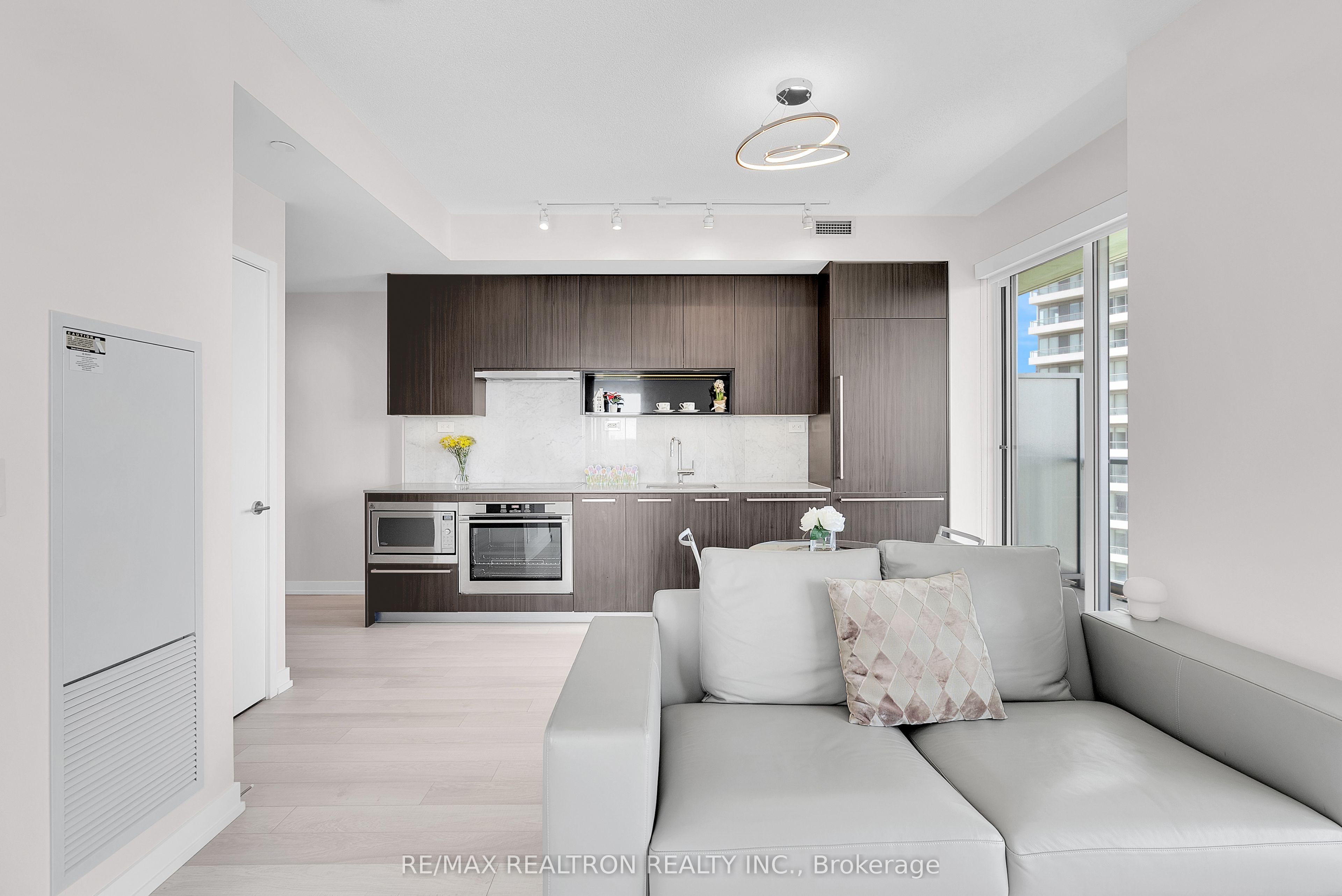115 McMahon Drive, #1110