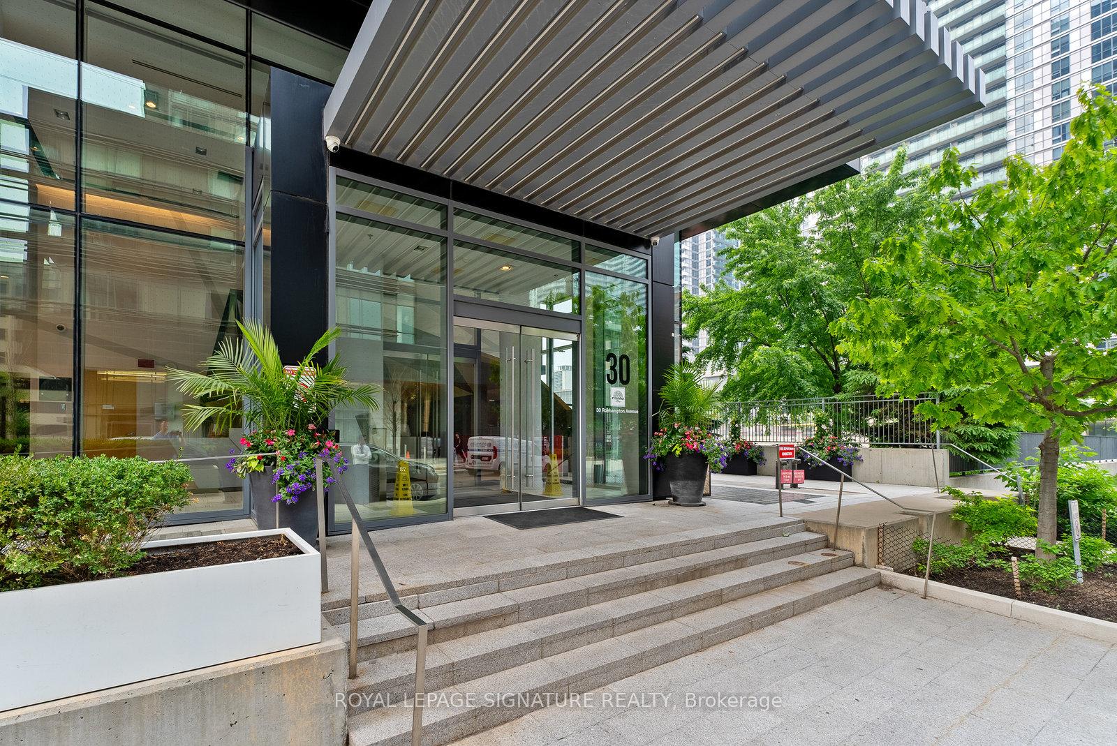 2 Bedrooms Condo at 30 Roehampton, Toronto For sale