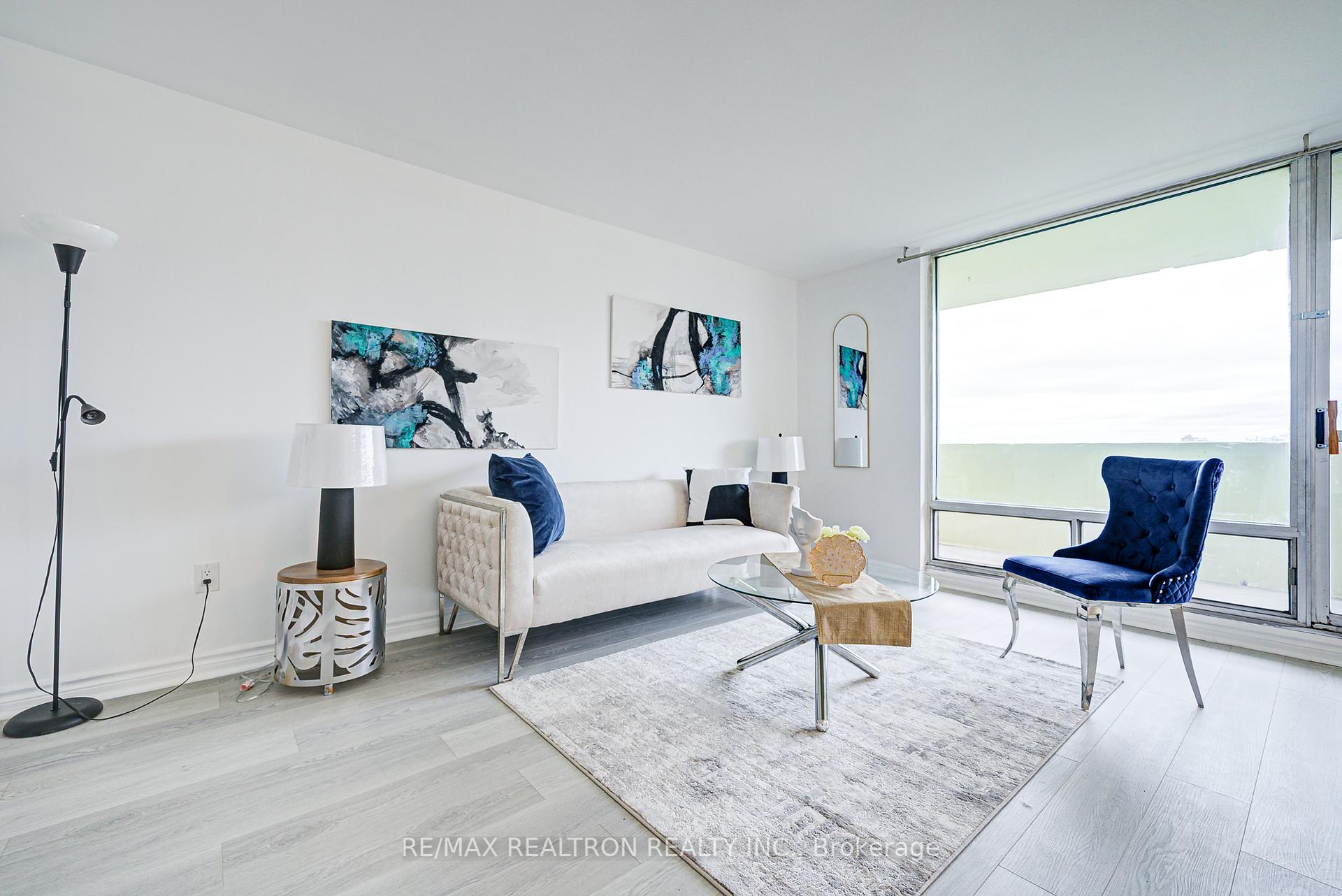 2 Bedrooms Condo at 5 Massey, Toronto For sale