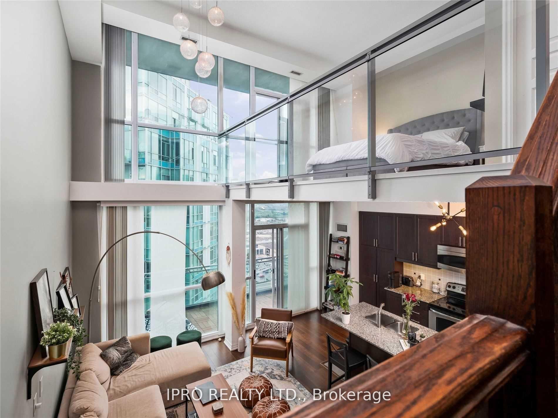 2 Bedrooms Condo at 223 Webb, Mississauga For sale