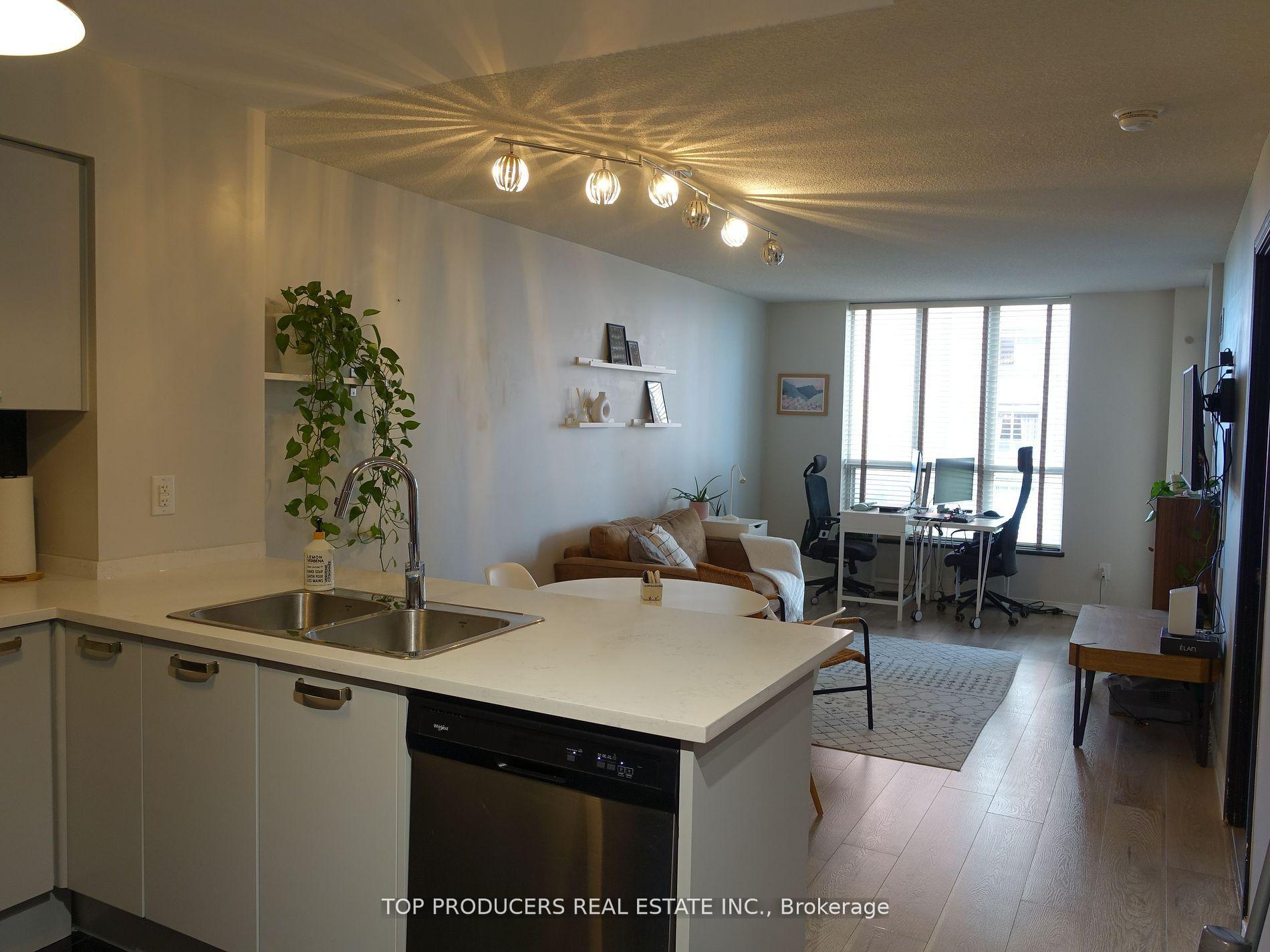 1 Bedroom Condo at 51 Harrison Garden,  Toronto For sale