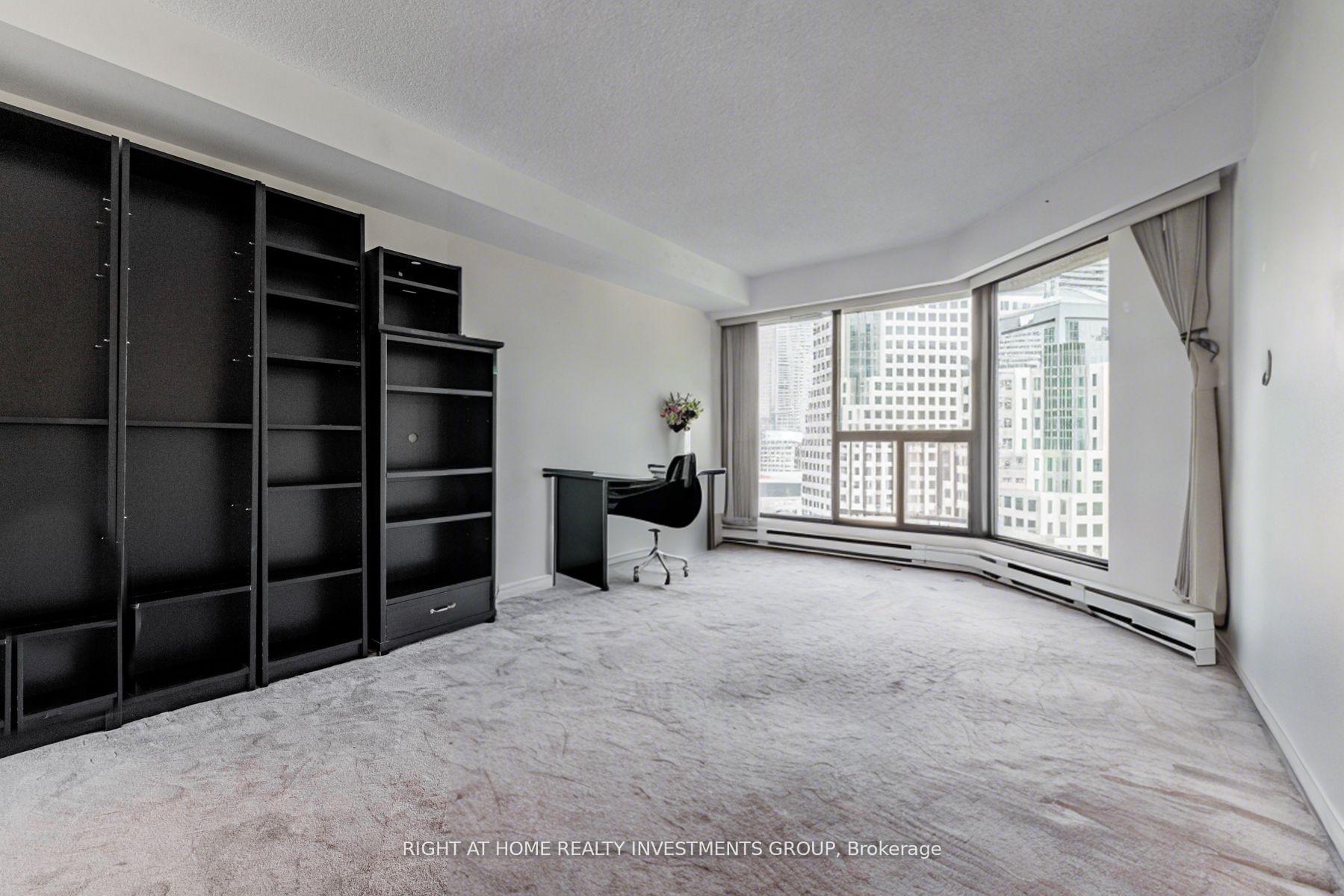 3 Bedrooms Condo at 65 Harbour,  Toronto For sale