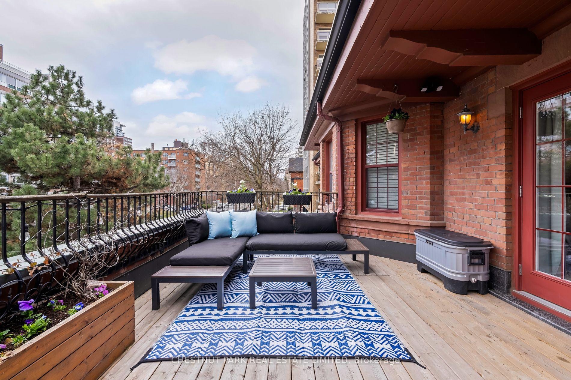 1 Bedroom Condo at 212 St. George,  Toronto For sale