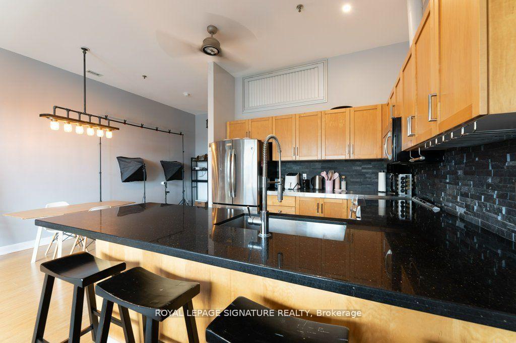 2 Bedrooms Condo at 700 King, Toronto For sale