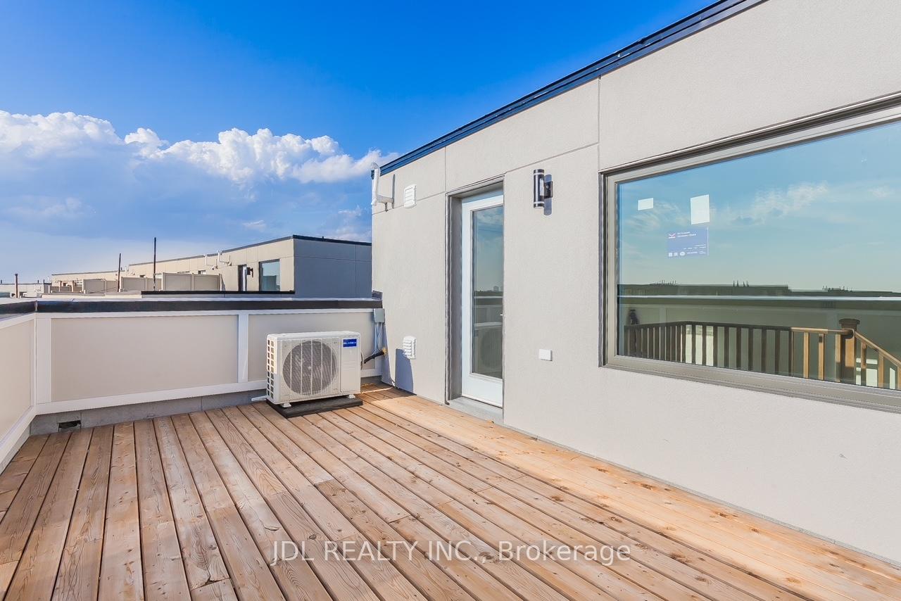 2 Bedrooms Condo at 175 William Duncan Rd,  Toronto For sale
