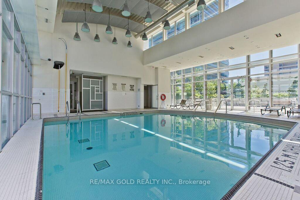 3 Bedrooms Condo at 3939 Duke Of York, Mississauga For sale