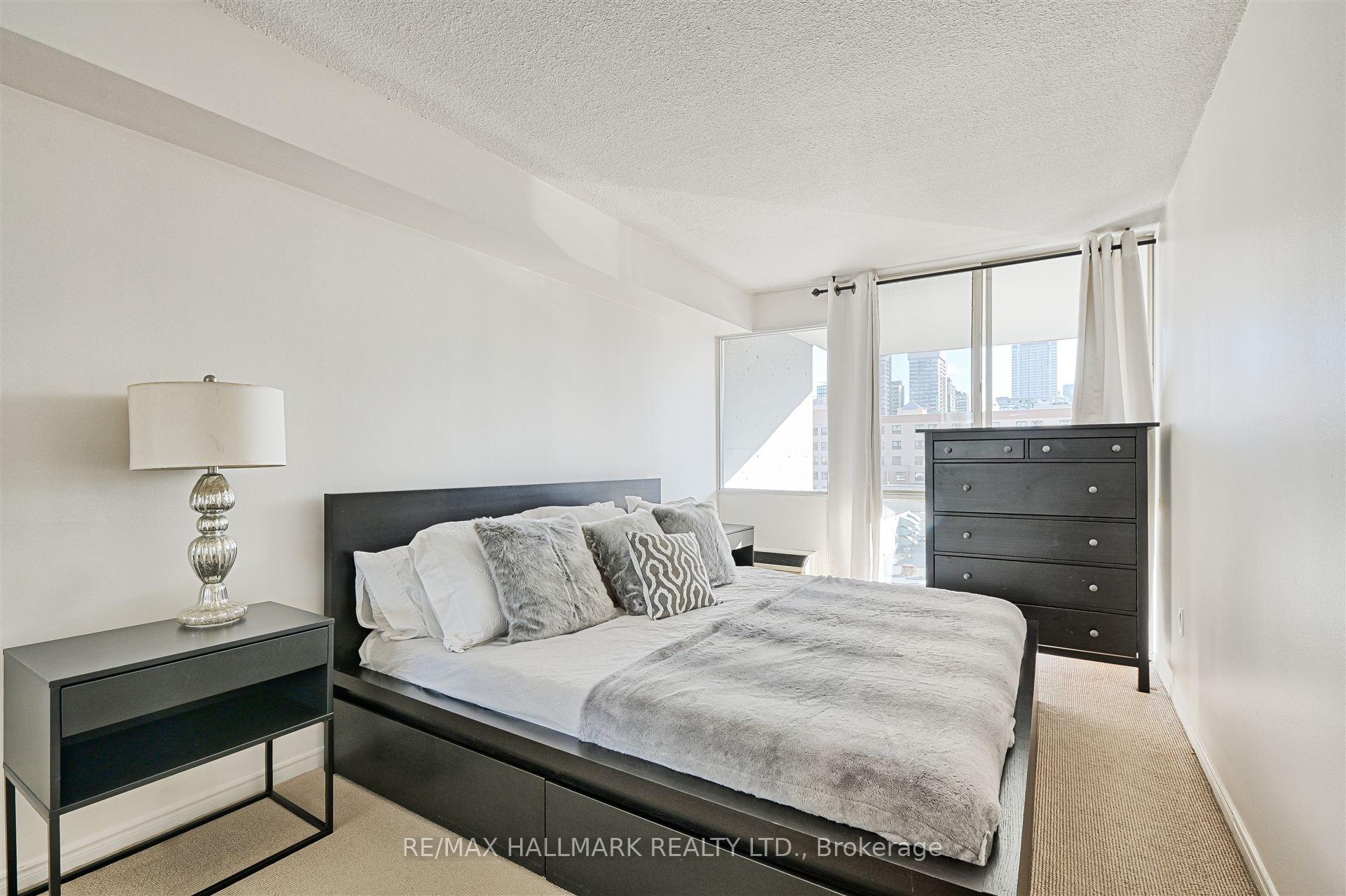 2 Bedrooms Condo at 86 Gerrard, Toronto For sale