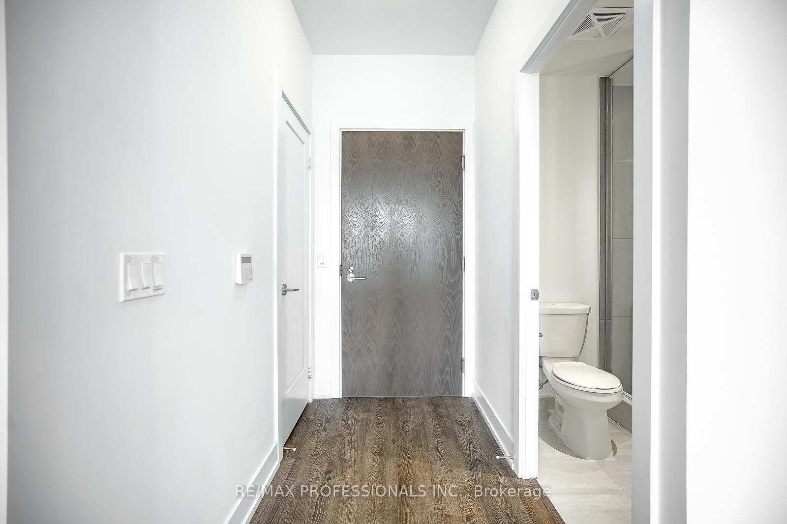 2 Bedrooms Condo at 5 Mabelle, Toronto For sale
