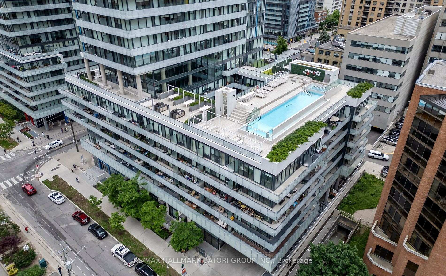 2 Bedrooms Condo at 161 Roehampton,  Toronto For sale