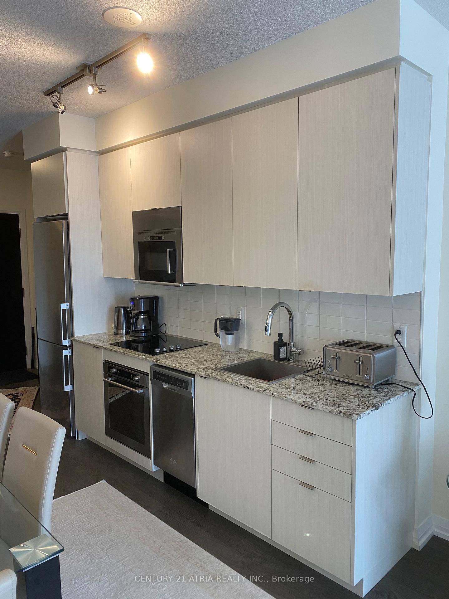 2 Bedrooms Condo at 101 Erskine, Toronto For sale