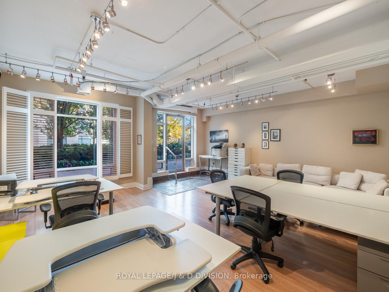 2 Bedrooms Condo at 500 Queens,  Toronto For sale