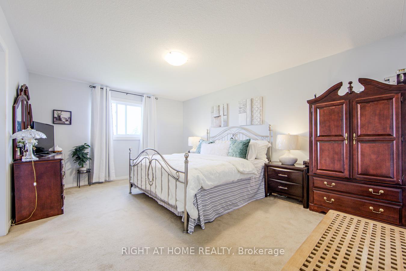 3 Bedrooms Condo at 7 Southside, Hamilton For sale