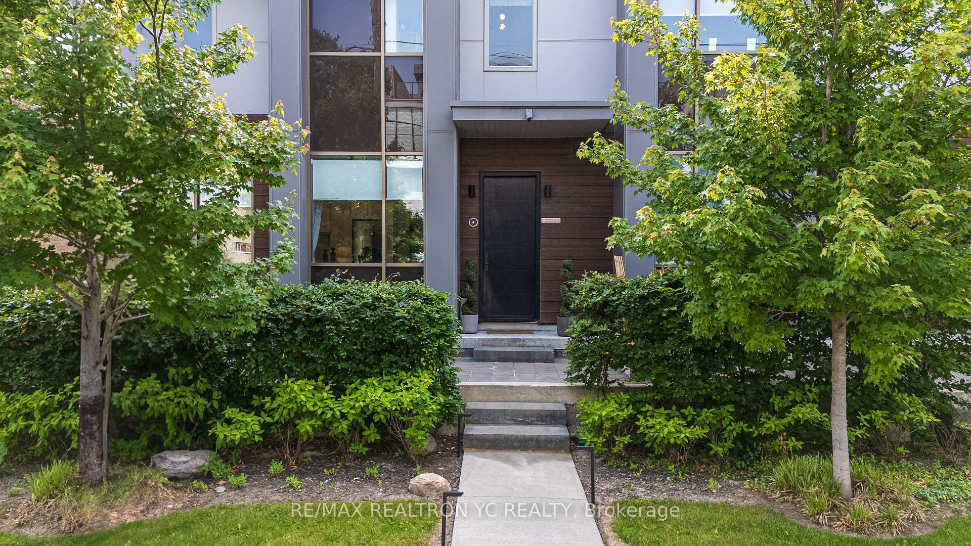 4 Bedrooms Condo at 18 Greenbriar, Toronto For sale