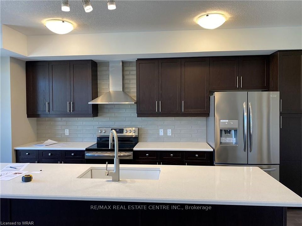 32 Wheat Lane, Kitchener, ON N2R 0R6