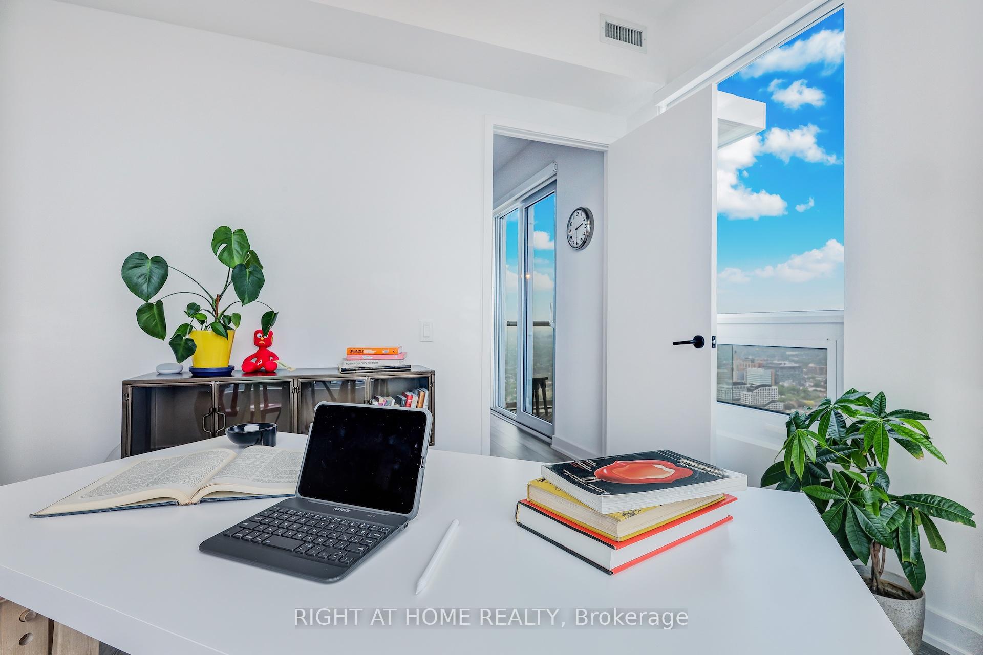 3 Bedrooms Condo at 108 Peter, Toronto For sale
