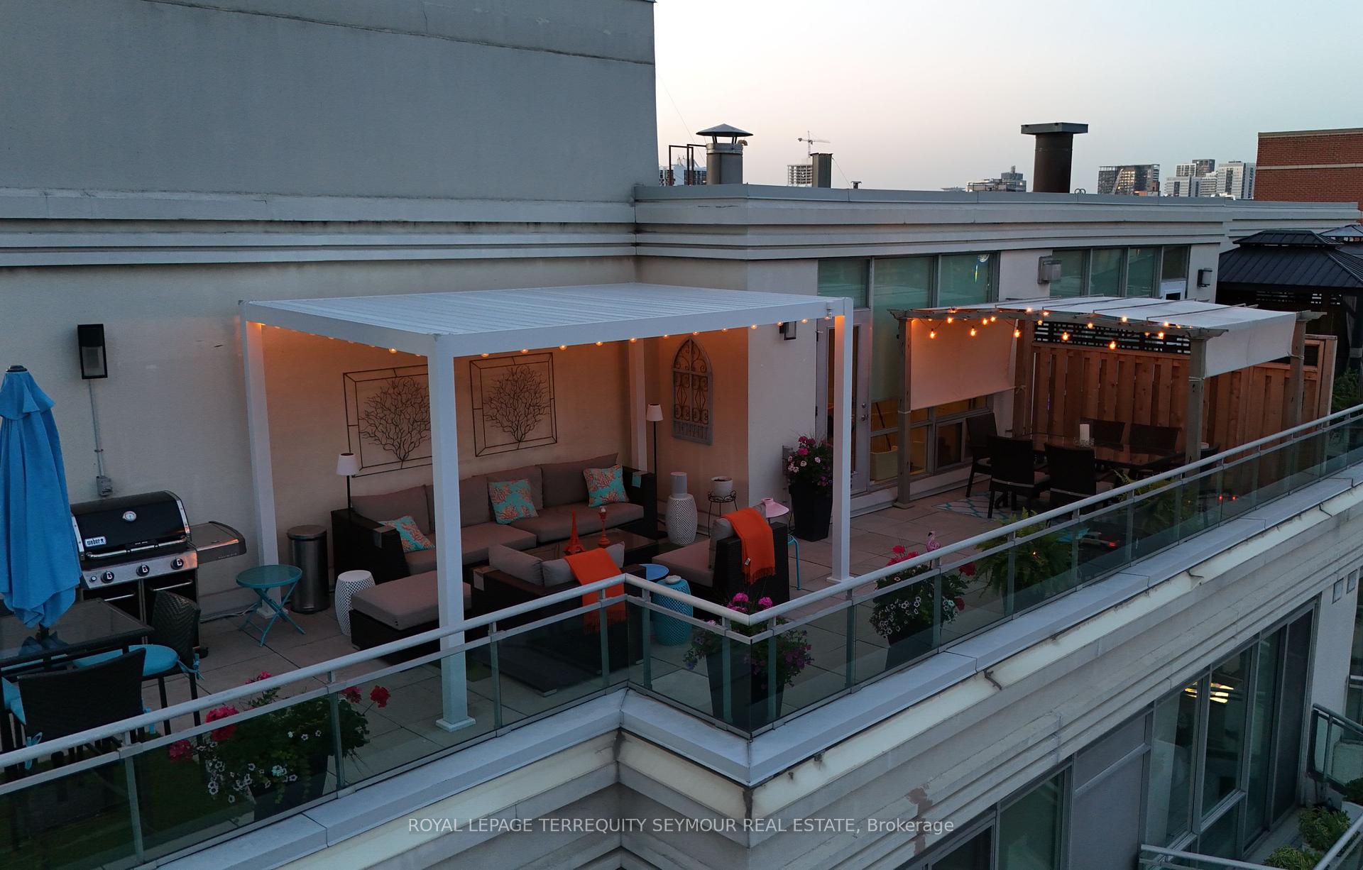 3 Bedrooms Condo at 77 Lombard, Toronto For sale
