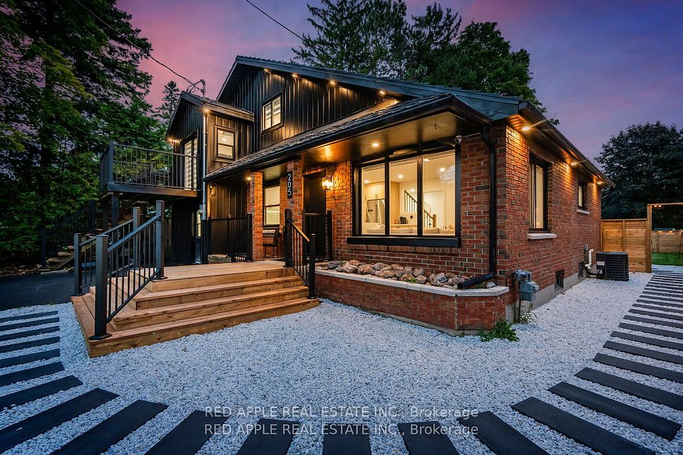 205 Hoyt Avenue, Tay, ON L0K 2A0