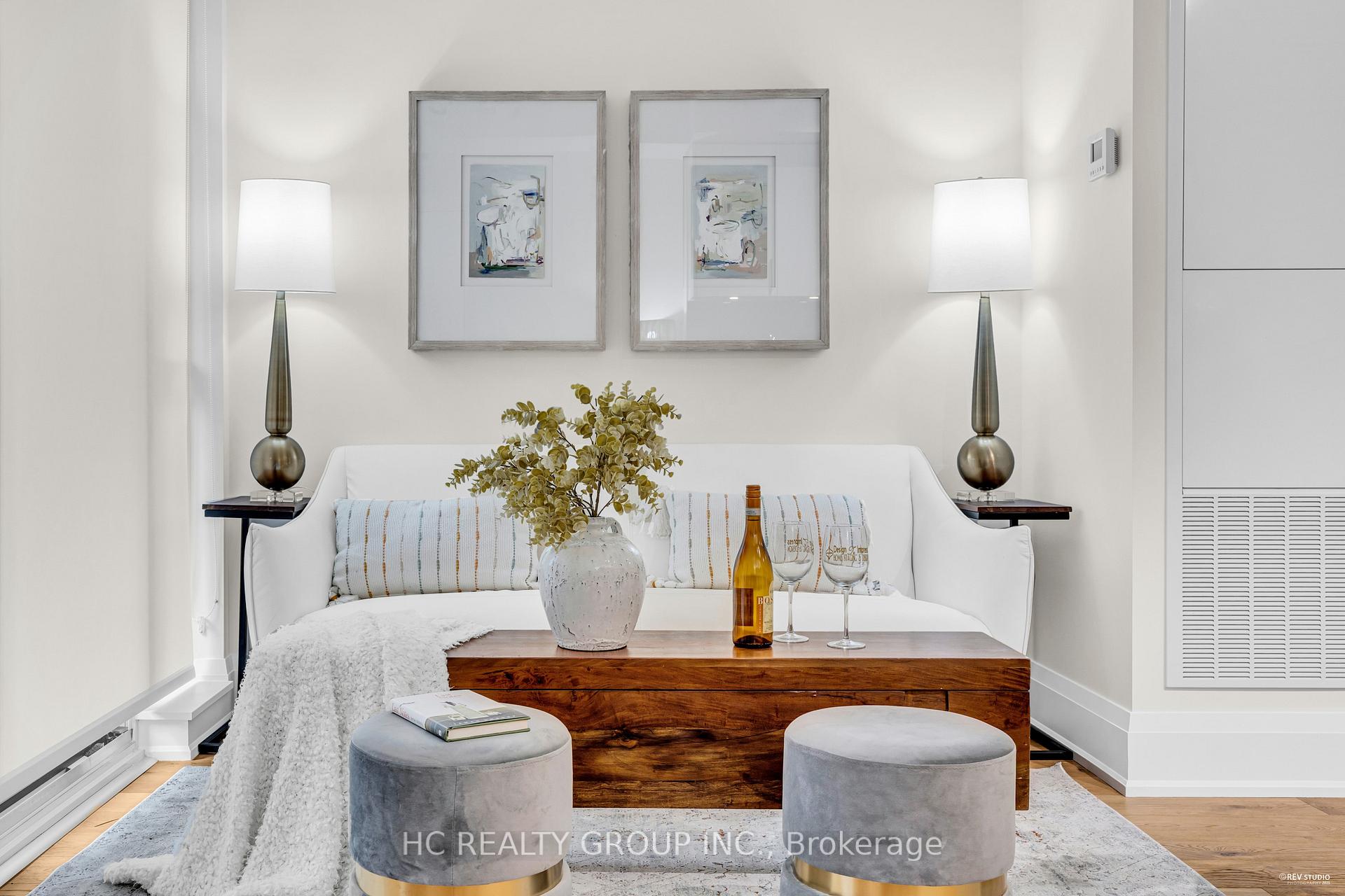 2 Bedrooms Condo at 88 Cumberland,  Toronto For sale