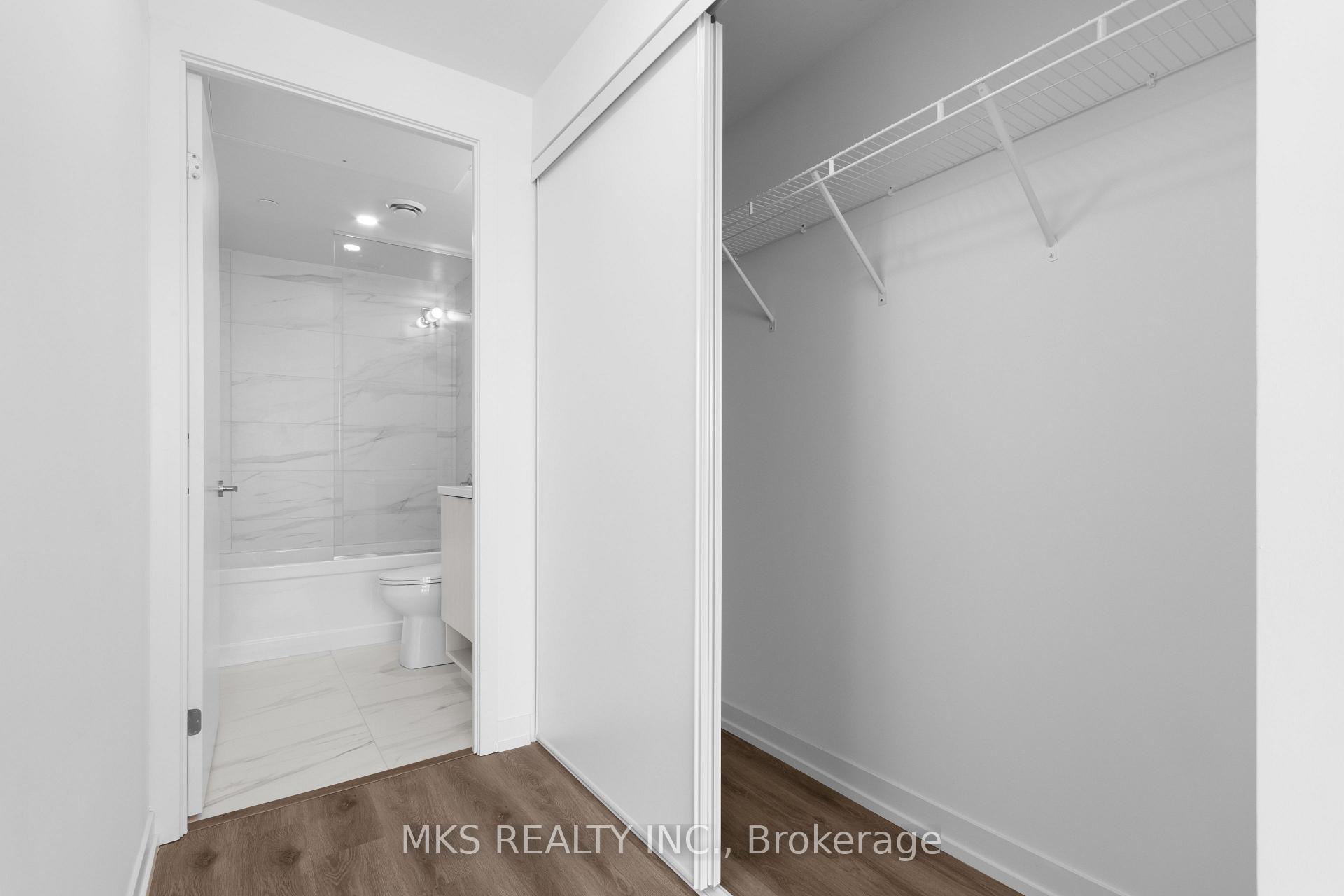 3 Bedrooms Condo at 138 Downes,  Toronto For sale