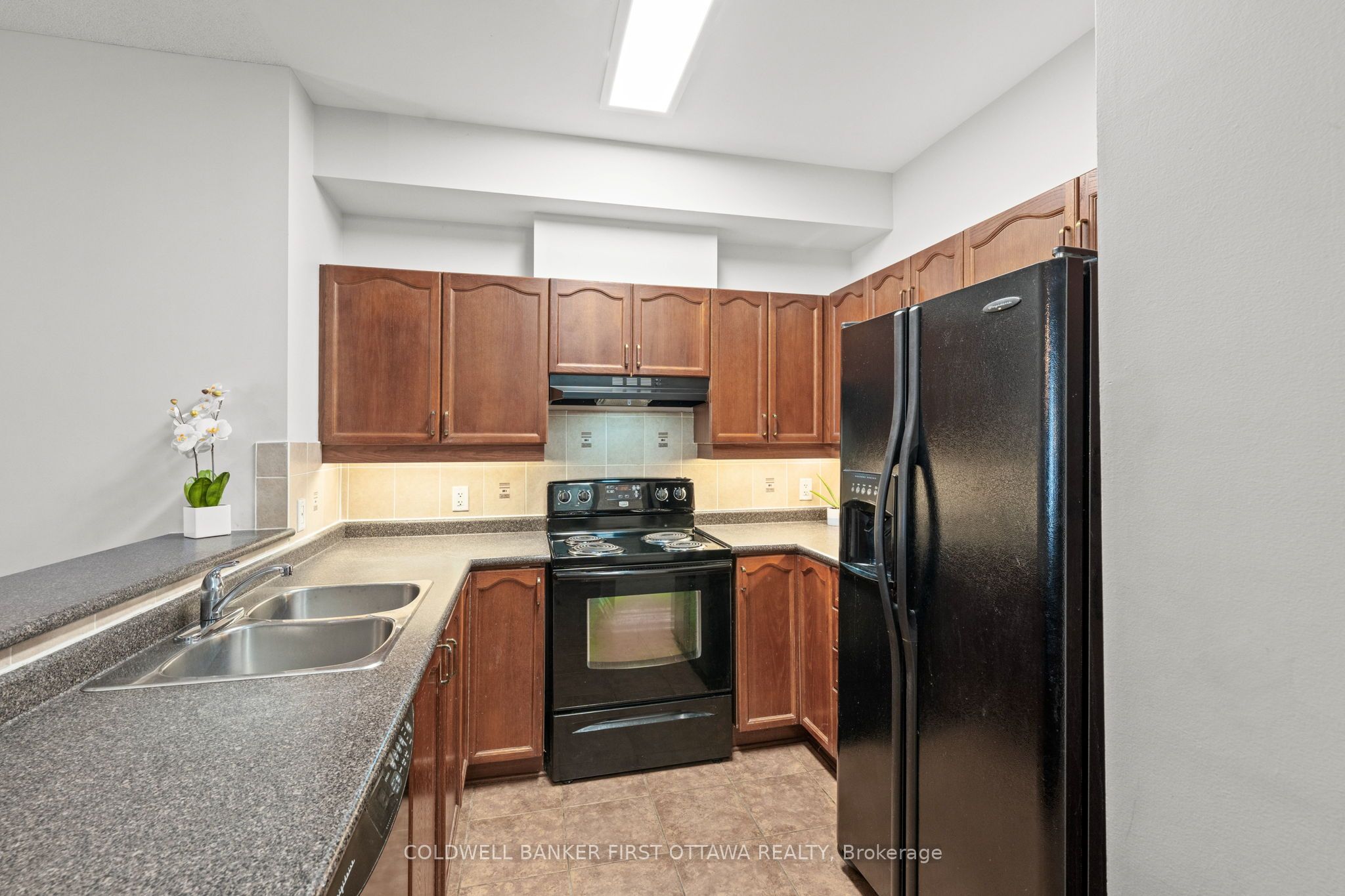 #106 - 120 Grant Carman Drive, CityviewParkwoodsHillsRideauShore, ON K2E 1C8