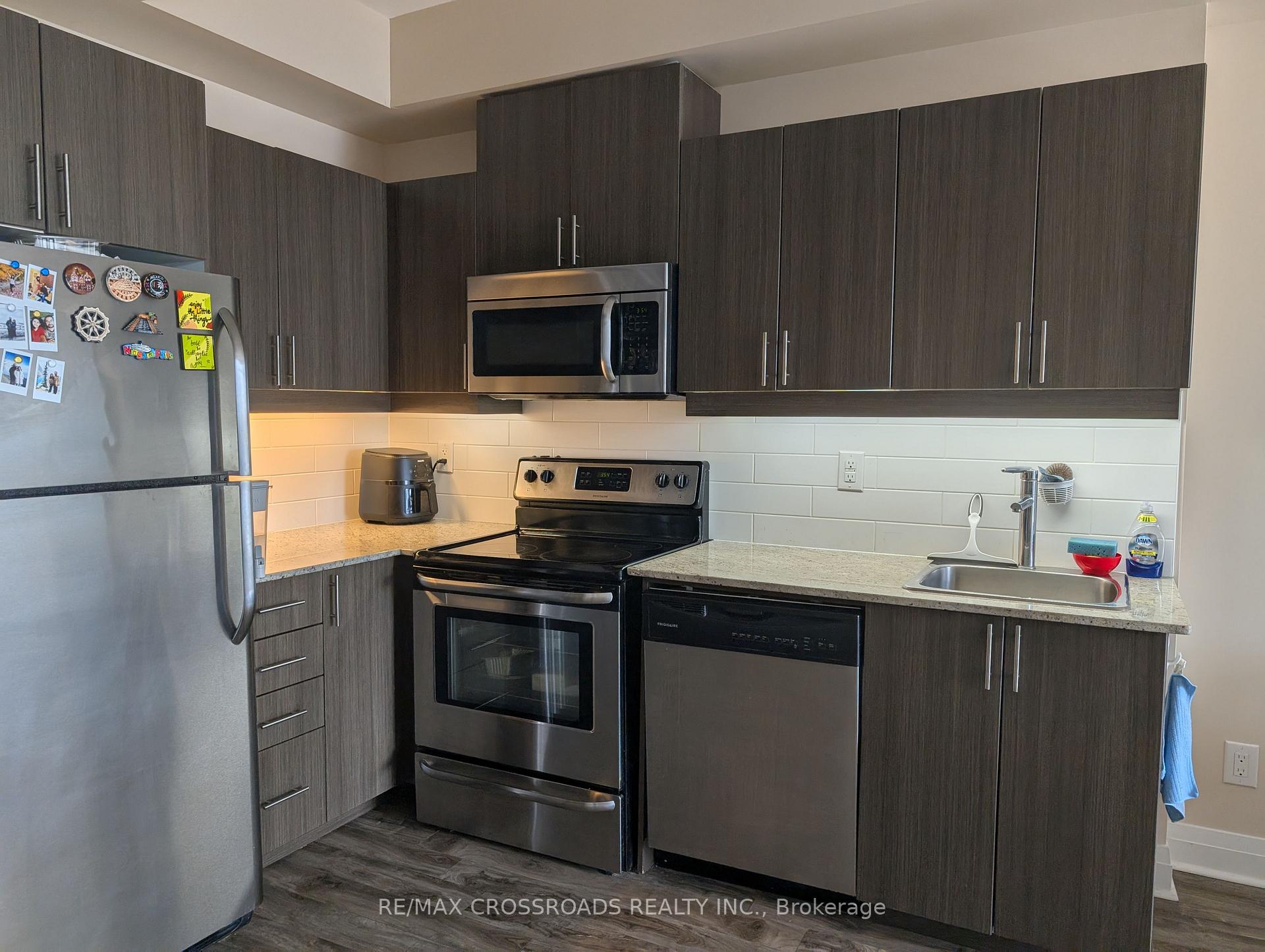 2 Bedrooms Condo at 17 Kenaston, Toronto For sale