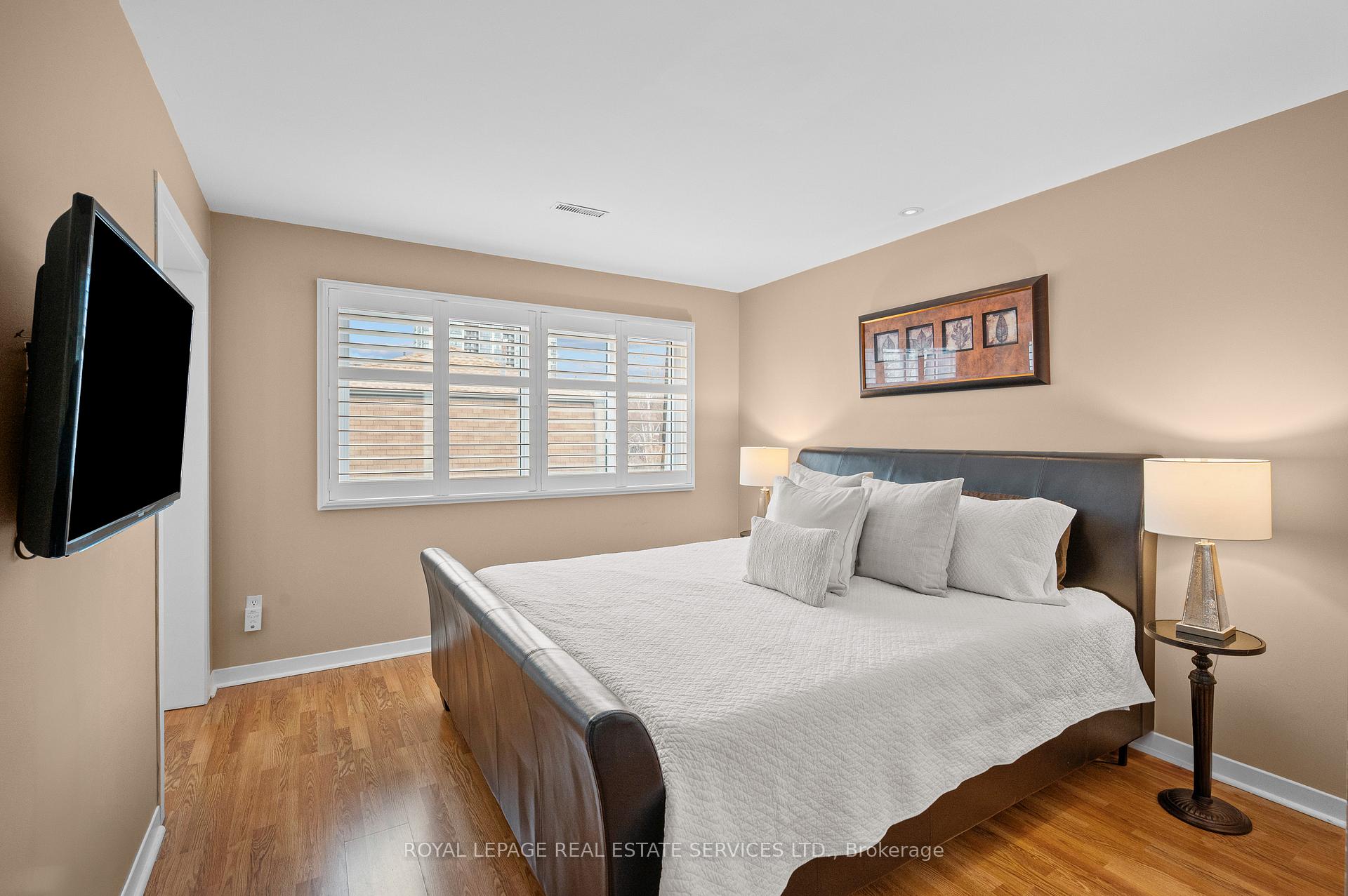 3 Bedrooms Condo at 2098 Marine,  Oakville For sale