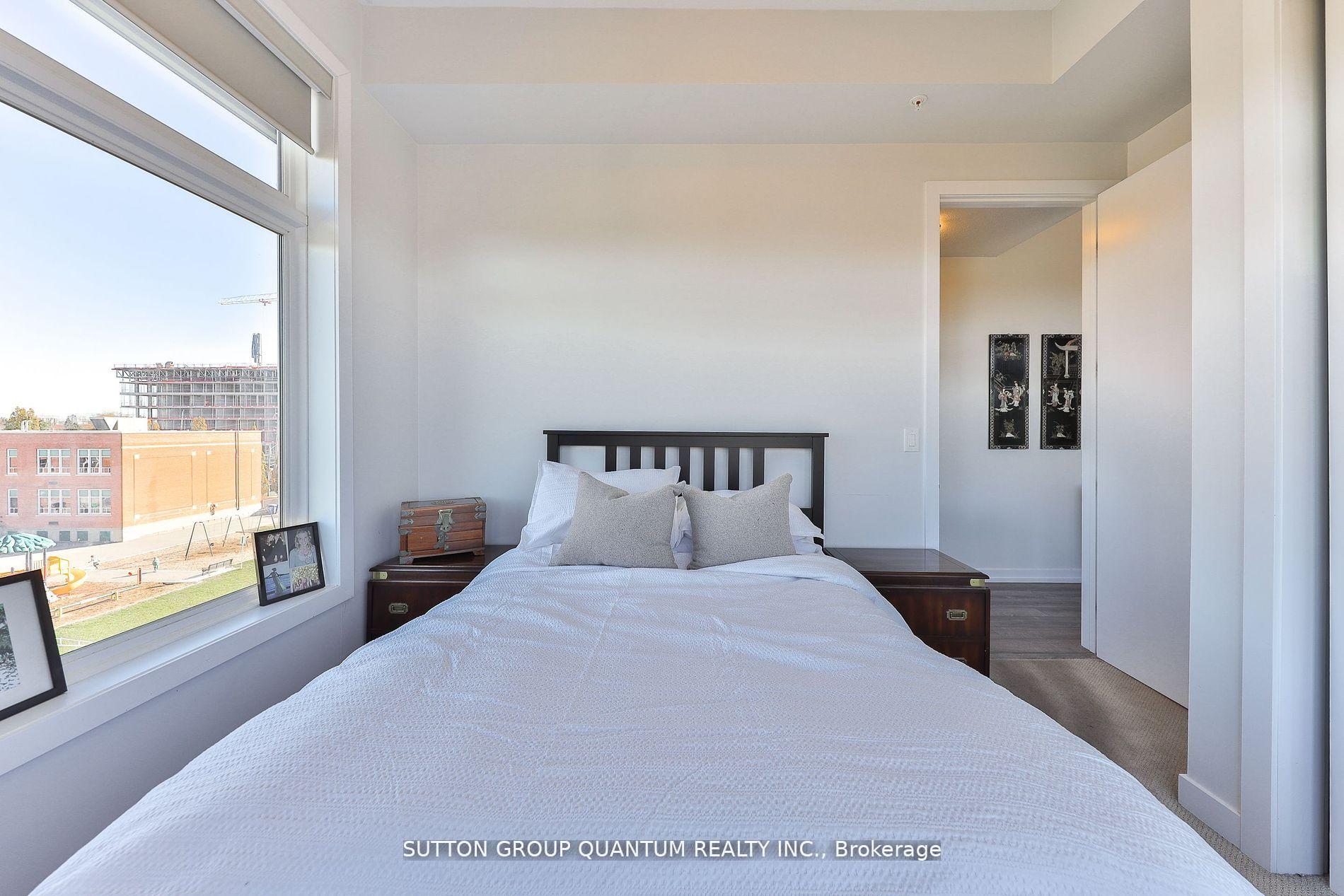 2 Bedrooms Condo at 457 Plains, Burlington For sale