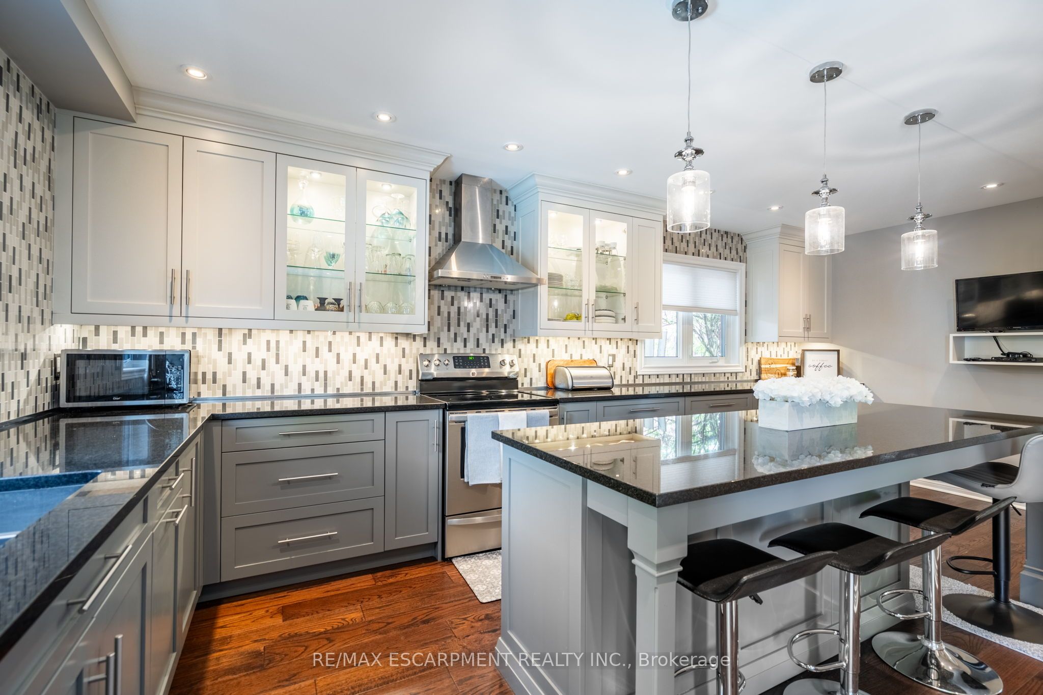 2431 Baxter Crescent