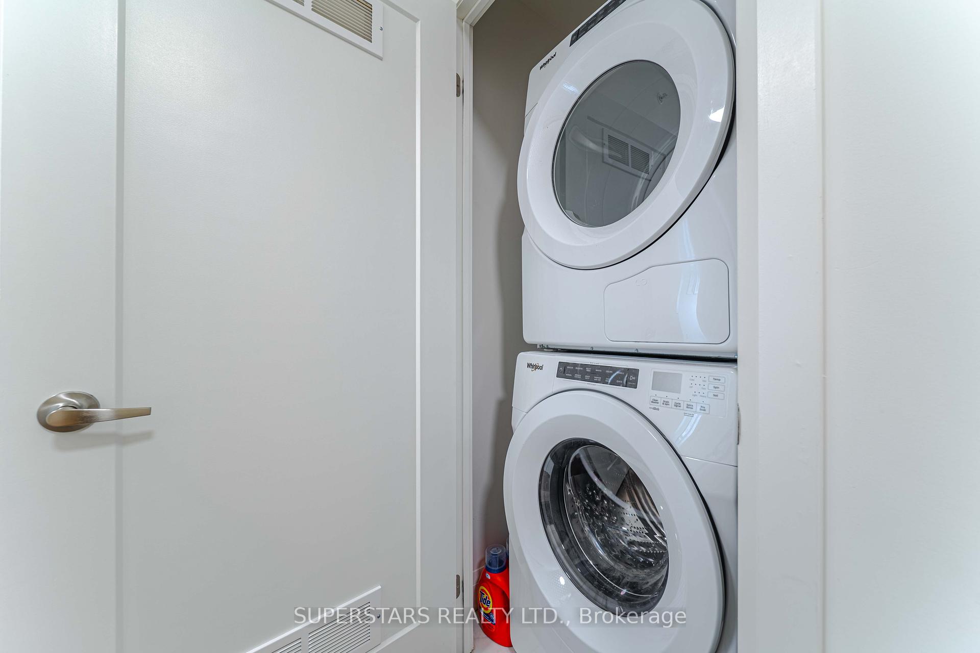 2 Bedrooms Condo at 500 Brock, Burlington For sale