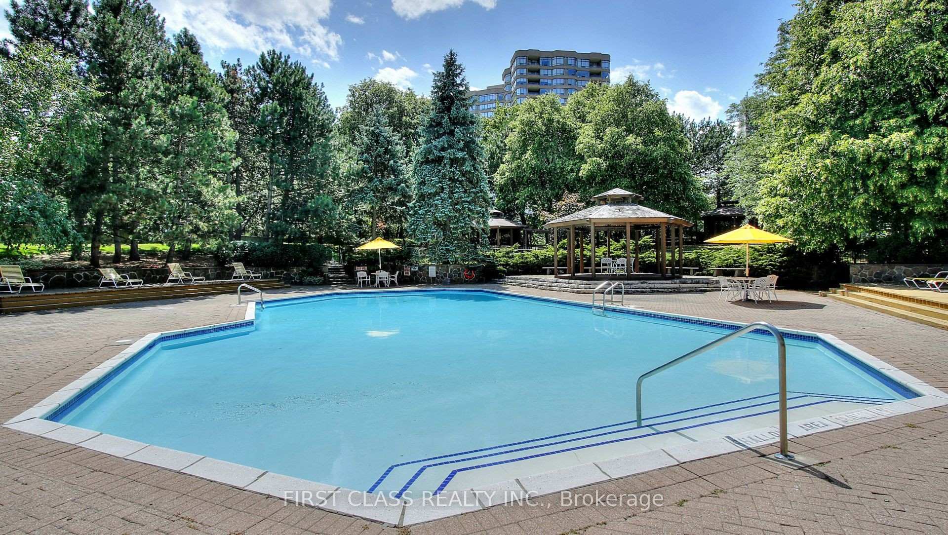 3 Bedrooms Condo at 25 Bamburgh, Toronto For sale