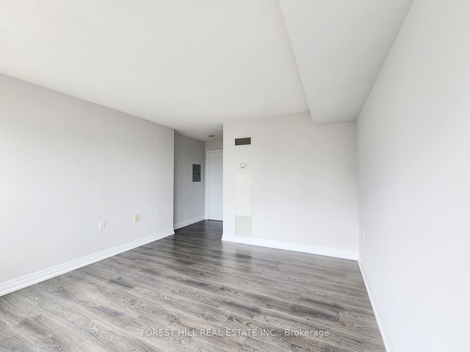 3 Bedrooms Condo at 21 Hillcrest, Toronto For sale