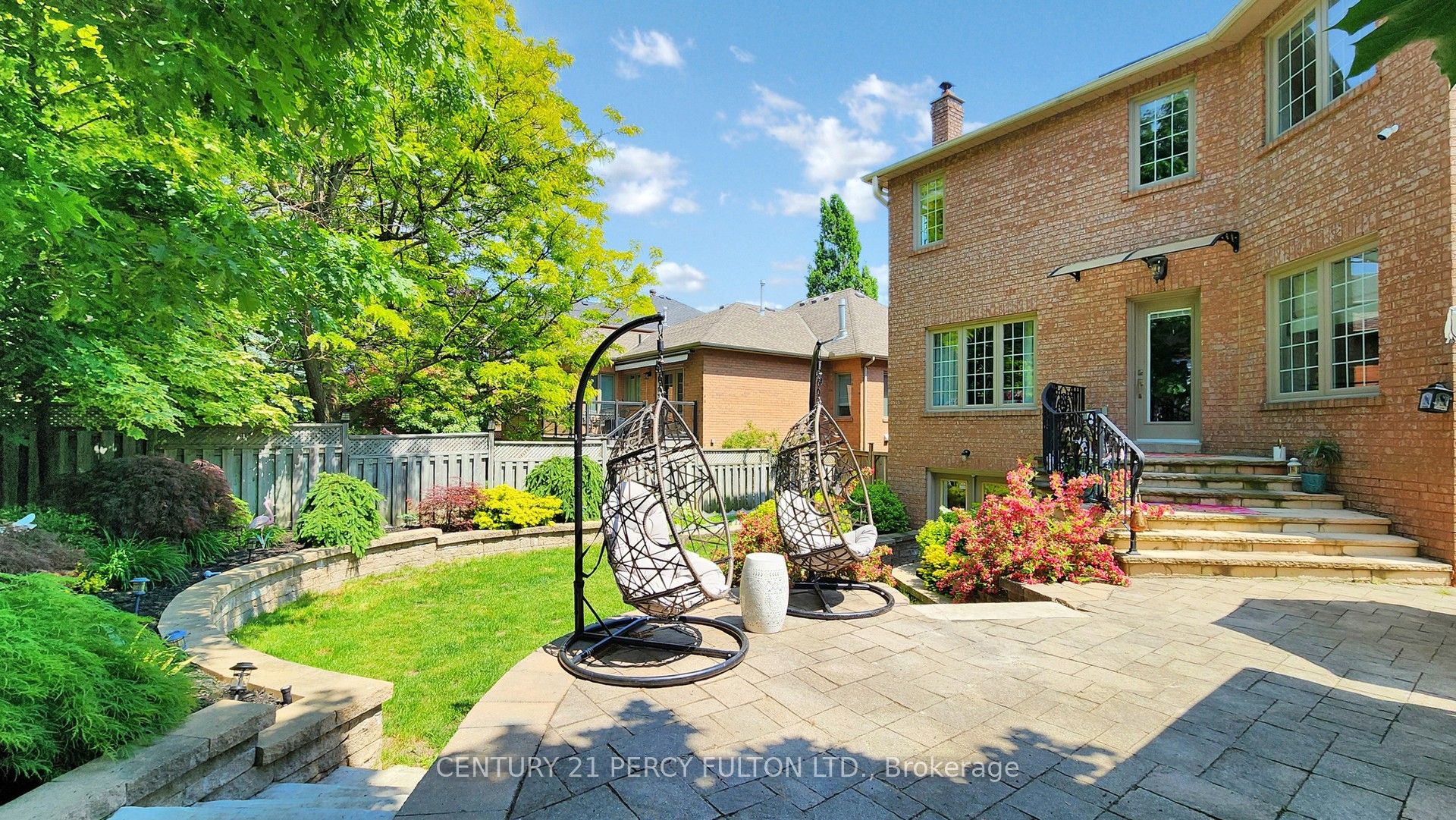 207 Shaftsbury Avenue