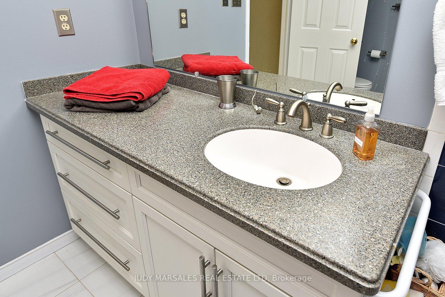 3 Bedrooms Condo at 644 Upper Paradise,  Hamilton For sale