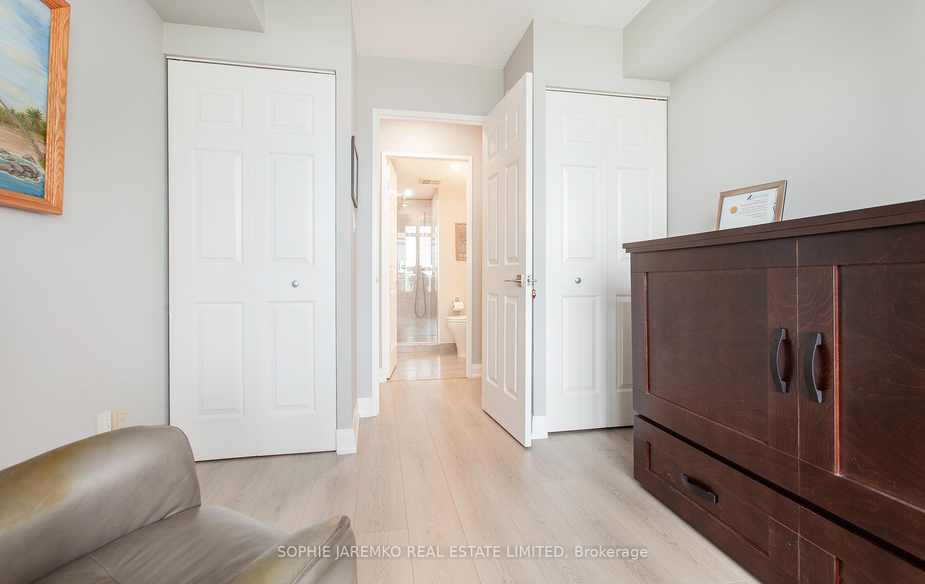 3 Bedrooms Condo at 22 Southport, Toronto For sale