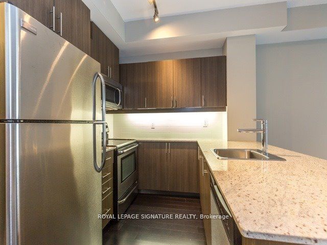 17 Kenaston Gardens, #402