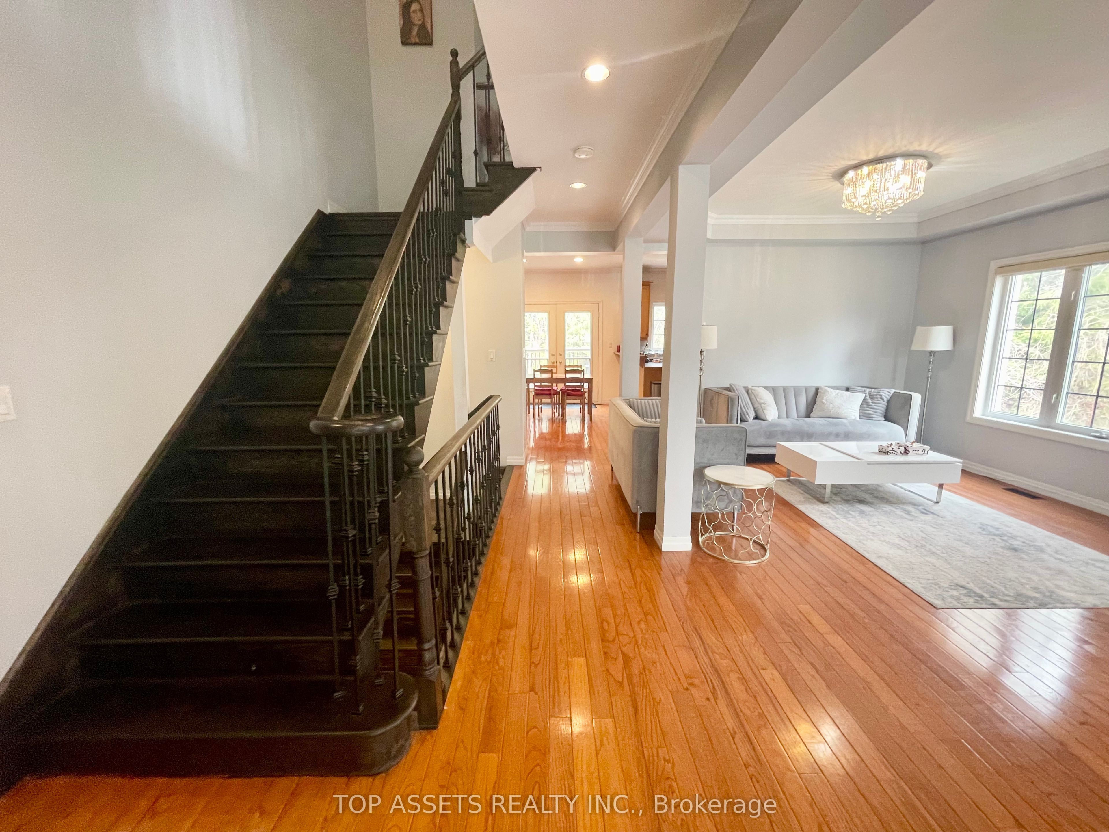 32 Headwater Crescent