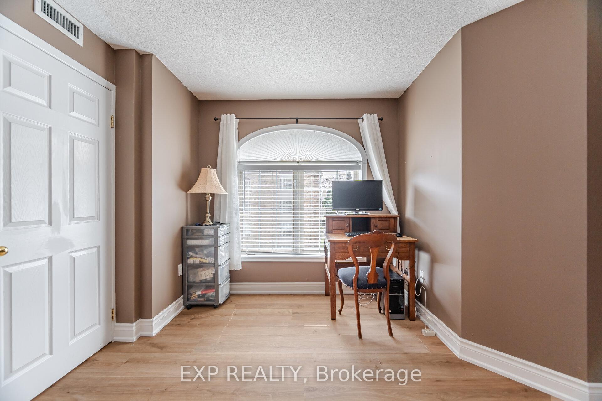 2 Bedrooms Condo at 216 Plains, Burlington For sale