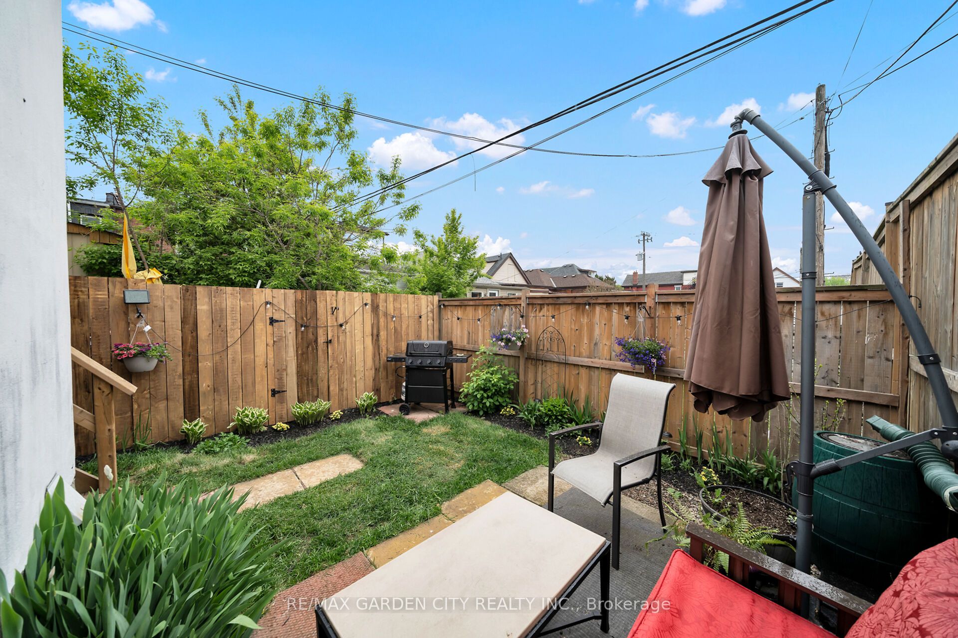 92 GLENDALE Avenue N