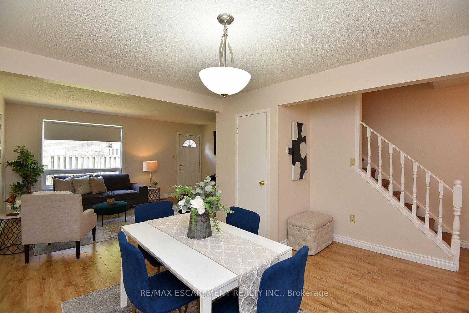 4 Bedrooms Condo at 250 Magnolia, Hamilton For sale