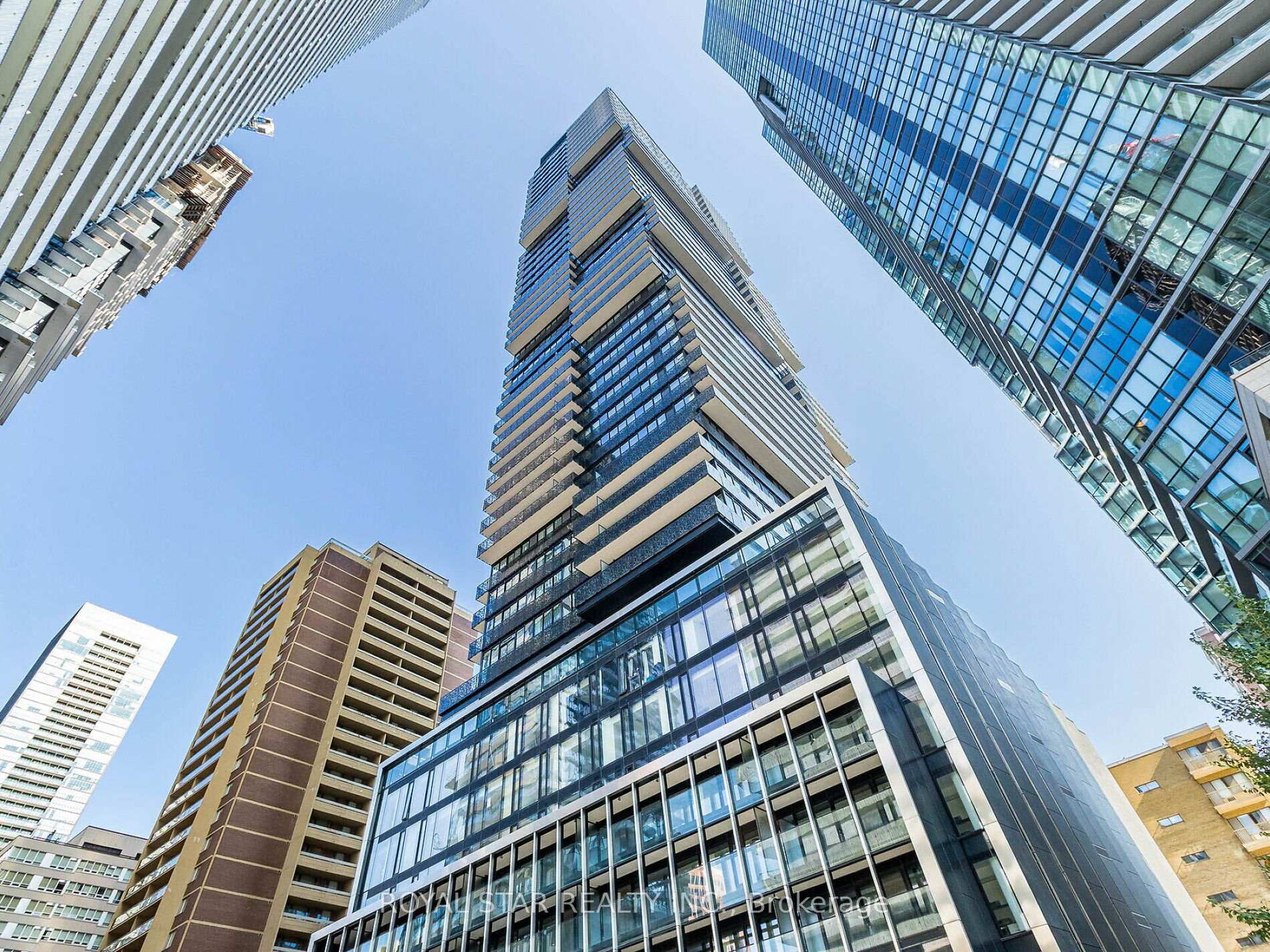 3 Bedrooms Condo at 55 Charles, Toronto For sale