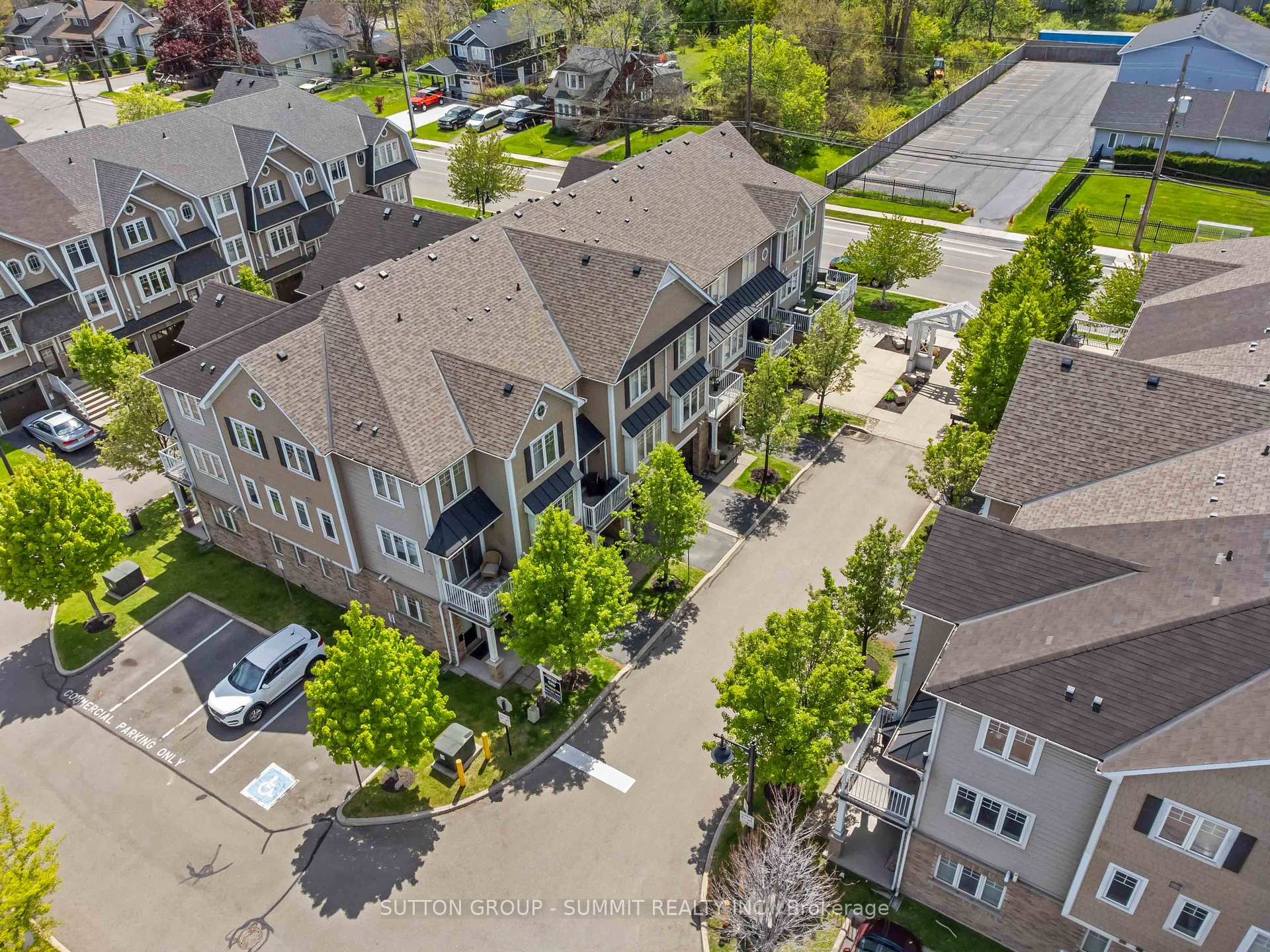 3 Bedrooms Condo at 337 Beach, Hamilton For sale