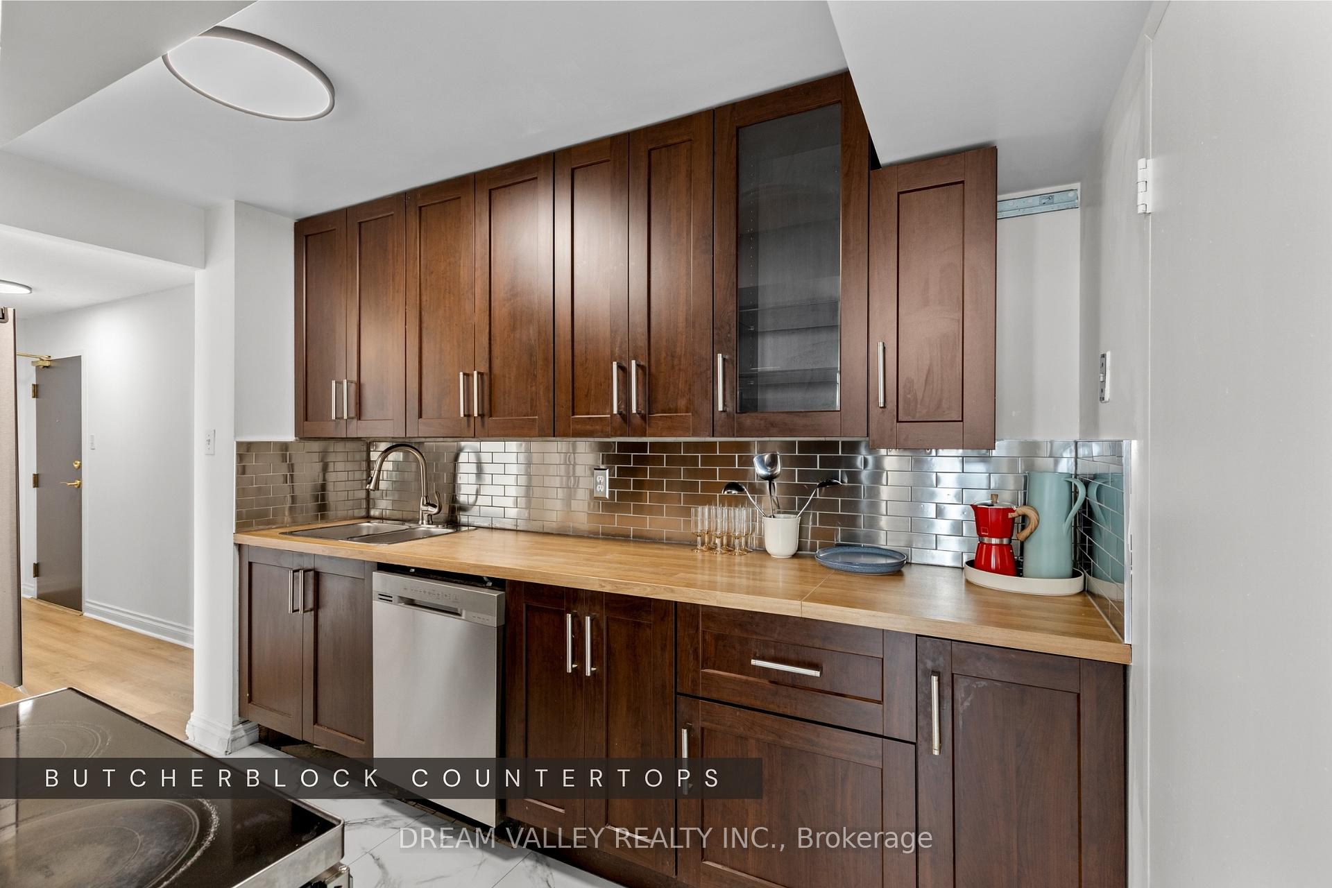 3 Bedrooms Condo at 330 Mccowan, Toronto For sale