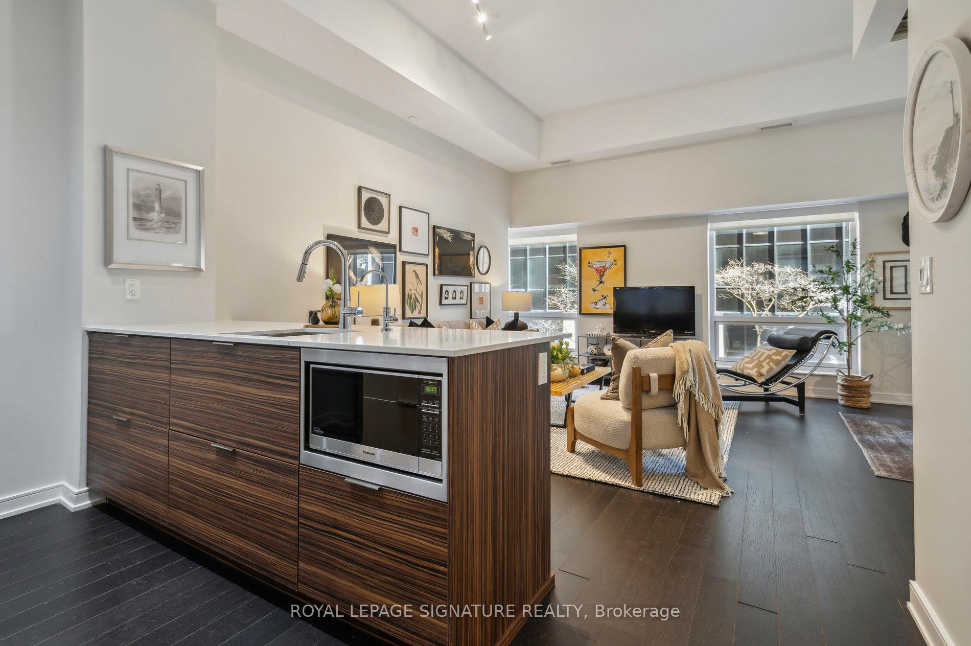 2 Bedrooms Condo at 88 Scott, Toronto For sale