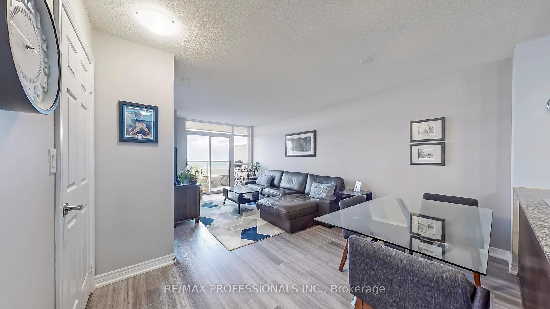 2 Bedrooms Co-op at 310 Burnhamthorpe, Mississauga For sale