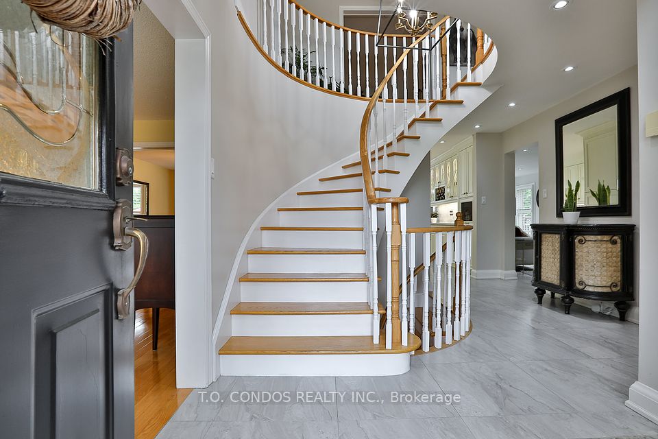 48 Leeward Drive, Brampton, ON L6S 5V7